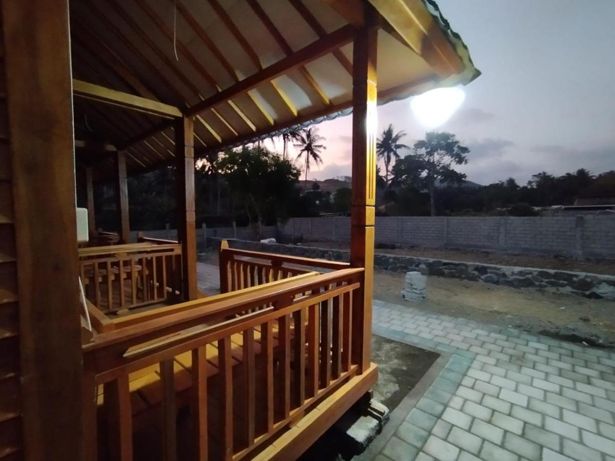 Mandalika Queen Hostel Kuta  Kültér fotó